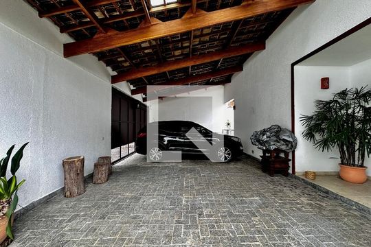 Garagem de casa à venda com 3 quartos, 150m² em Santo Amaro, São Paulo
