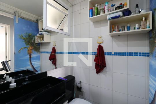 Banheiro de apartamento para alugar com 3 quartos, 60m² em Jardim Santo André, Santo André