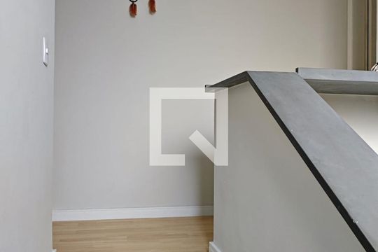 Escada de casa à venda com 3 quartos, 170m² em Jardim Colombo, São Paulo