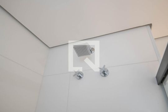 Banheiro de kitnet/studio para alugar com 1 quarto, 32m² em Jardim das Acacias, São Paulo