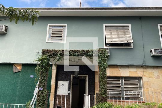 Fachada de casa para alugar com 3 quartos, 145m² em Vila Clementino, São Paulo