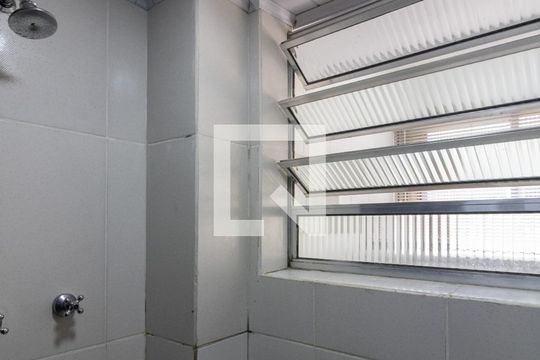 Banheiro de apartamento para alugar com 2 quartos, 60m² em Parque Cecap, Guarulhos