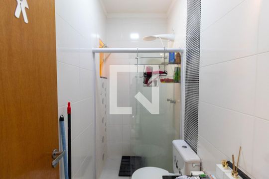 Banheiro de casa de condomínio à venda com 2 quartos, 54m² em Vila Nhocuné, São Paulo