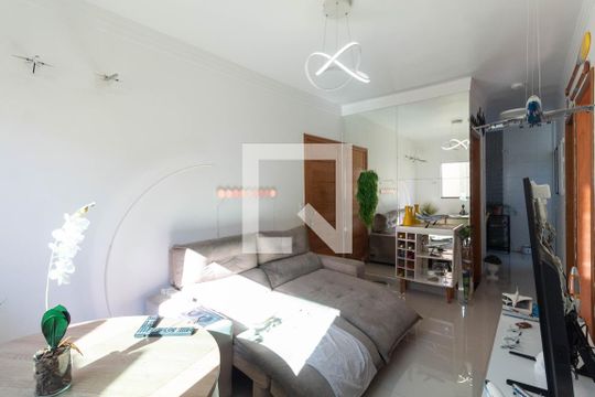 Sala de casa de condomínio à venda com 2 quartos, 54m² em Vila Nhocuné, São Paulo
