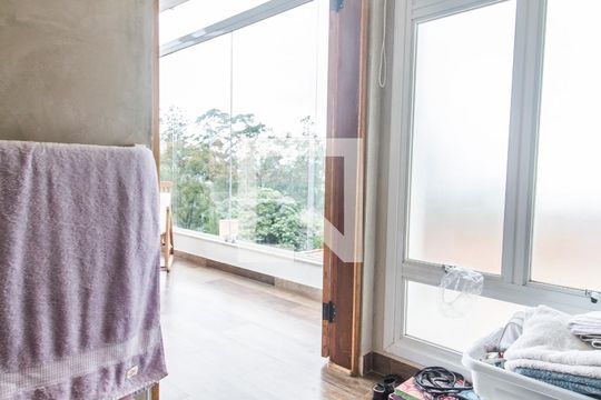 Banheiro da Suíte 1 de casa de condomínio para alugar com 1 quarto, 420m² em Alphaville, Santana de Parnaíba