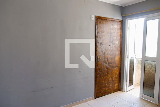 Sala de apartamento à venda com 2 quartos, 50m² em Veloso, Osasco