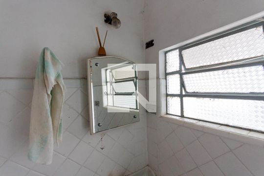 Banheiro de Serviço de casa para alugar com 2 quartos, 274m² em Vila Alpina, Santo André