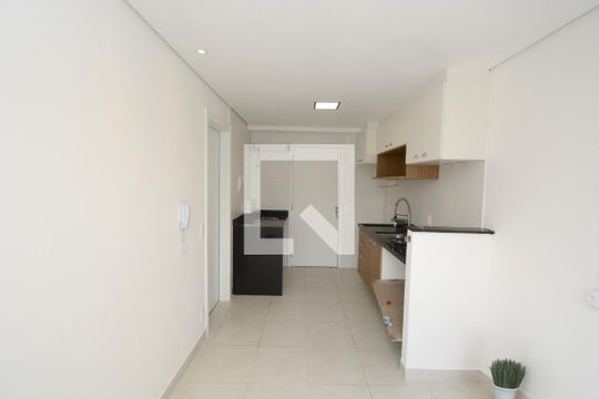 Sala/Cozinha de apartamento para alugar com 1 quarto, 31m² em Socorro, São Paulo