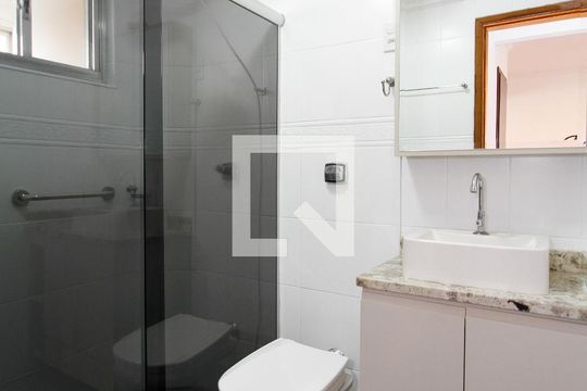 Banheiro de apartamento para alugar com 1 quarto, 52m² em Sumaré, São Paulo