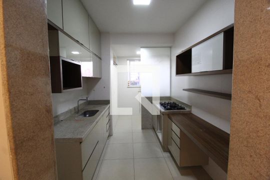 Cozinha de apartamento para alugar com 3 quartos, 85m² em Santa Mônica, Uberlândia