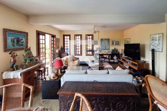 Sala 1 de casa de condomínio à venda com 4 quartos, 227m² em Itaipu, Niterói