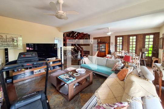 Sala 1 de casa de condomínio à venda com 4 quartos, 227m² em Itaipu, Niterói