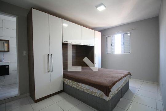 Suite 2 de casa para alugar com 2 quartos, 80m² em Jardim Iracema, Taboão da Serra