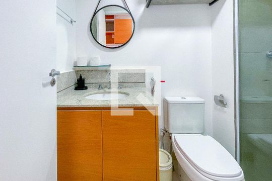 Banheiro de kitnet/studio à venda com 1 quarto, 37m² em Pinheiros, São Paulo