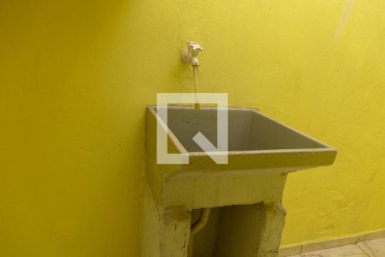 Lavanderia de casa à venda com 1 quarto, 75m² em Jardim Roberto, Osasco
