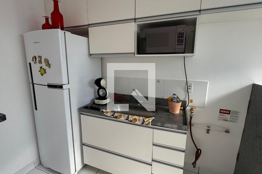 Cozinha de apartamento à venda com 2 quartos, 45m² em Loteamento Parque São Martinho, Campinas