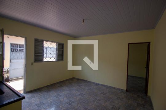 Sala/Quarto de kitnet/studio para alugar com 1 quarto, 26m² em Ceilândia Norte (ceilândia), Brasília