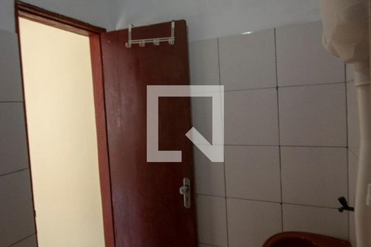 Banheiro de kitnet/studio para alugar com 1 quarto, 26m² em Ceilândia Norte (ceilândia), Brasília