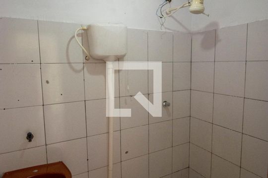 Banheiro de kitnet/studio para alugar com 1 quarto, 26m² em Ceilândia Norte (ceilândia), Brasília
