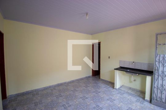 Sala/Quarto de kitnet/studio para alugar com 1 quarto, 26m² em Ceilândia Norte (ceilândia), Brasília