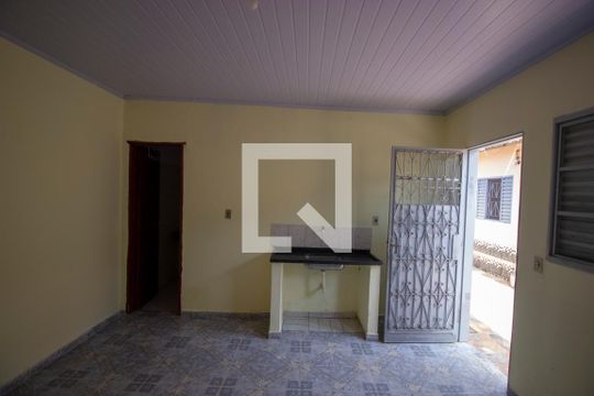 Sala/Quarto de kitnet/studio para alugar com 1 quarto, 26m² em Ceilândia Norte (ceilândia), Brasília