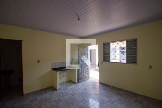 Sala/Quarto de kitnet/studio para alugar com 1 quarto, 26m² em Ceilândia Norte (ceilândia), Brasília