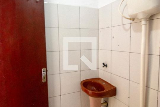 Banheiro de kitnet/studio para alugar com 1 quarto, 26m² em Ceilândia Norte (ceilândia), Brasília