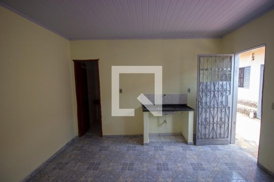 Sala/Quarto de kitnet/studio para alugar com 1 quarto, 26m² em Ceilândia Norte (ceilândia), Brasília