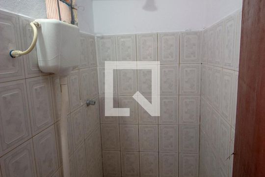 Banheiro de kitnet/studio para alugar com 1 quarto, 26m² em Ceilândia Norte (ceilândia), Brasília