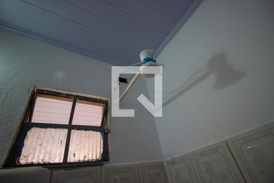 Banheiro de kitnet/studio para alugar com 1 quarto, 26m² em Ceilândia Norte (ceilândia), Brasília