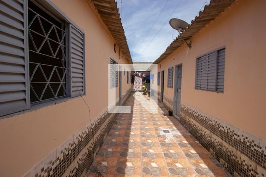 Quintal de kitnet/studio para alugar com 1 quarto, 26m² em Ceilândia Norte (ceilândia), Brasília