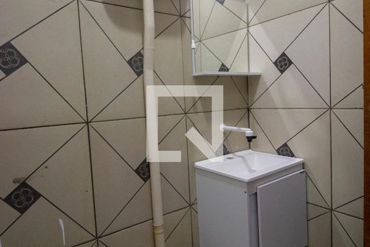 Banheiro de kitnet/studio para alugar com 1 quarto, 30m² em Ceilândia Norte (Ceilândia), Brasília
