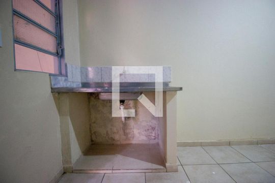 Cozinha  de kitnet/studio à venda com 1 quarto, 30m² em Ceilândia Norte (Ceilândia), Brasília