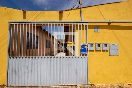 Fachada e Placa de kitnet/studio à venda com 1 quarto, 30m² em Ceilândia Norte (Ceilândia), Brasília