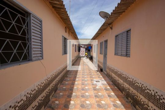 Corredor externo de kitnet/studio à venda com 1 quarto, 30m² em Ceilândia Norte (Ceilândia), Brasília