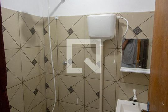 Banheiro de kitnet/studio para alugar com 1 quarto, 30m² em Ceilândia Norte (Ceilândia), Brasília
