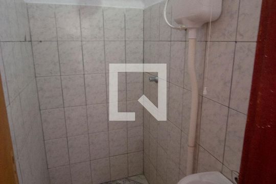 Banheiro de kitnet/studio para alugar com 1 quarto, 26m² em Setor N, Brasília