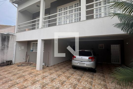 Garagem de casa à venda com 4 quartos, 220m² em Parque Jambeiro, Campinas