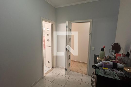 Suíte de casa à venda com 4 quartos, 220m² em Parque Jambeiro, Campinas