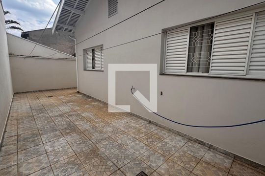 Quintal de casa à venda com 4 quartos, 220m² em Parque Jambeiro, Campinas