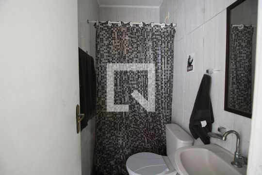 Banheiro de Serviço de casa de condomínio para alugar com 2 quartos, 120m² em Taquara, Rio de Janeiro