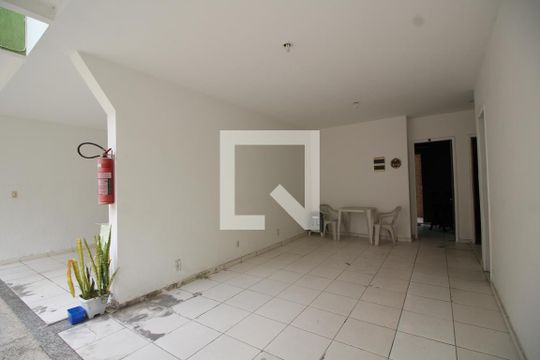 Garagem de casa de condomínio para alugar com 2 quartos, 120m² em Taquara, Rio de Janeiro