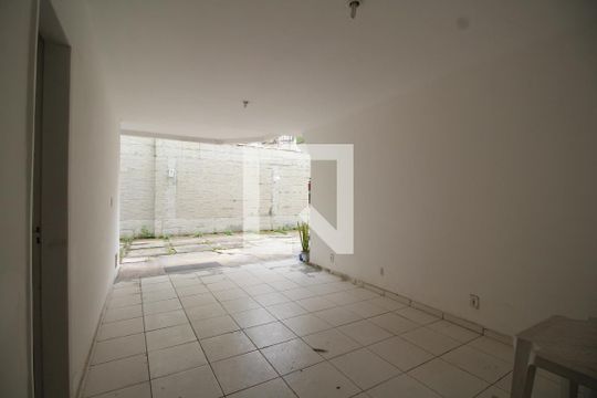 Garagem de casa de condomínio para alugar com 2 quartos, 120m² em Taquara, Rio de Janeiro