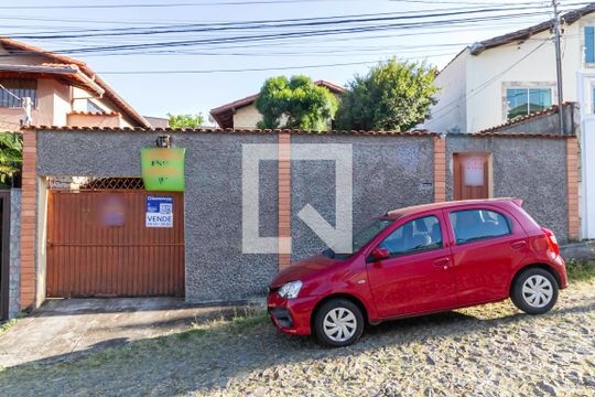 Fachada de casa à venda com 3 quartos, 236m² em Alípio de Melo, Belo Horizonte