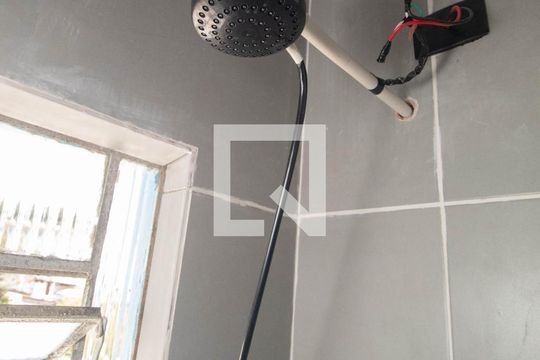 Banheiro de kitnet/studio para alugar com 1 quarto, 17m² em Vila Gustavo, São Paulo