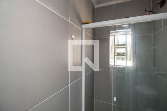 Banheiro de kitnet/studio para alugar com 1 quarto, 17m² em Vila Gustavo, São Paulo