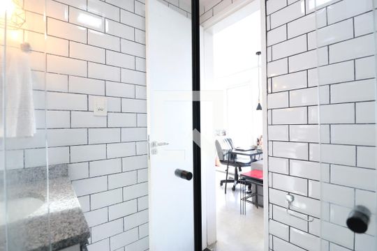 Banheiro de apartamento para alugar com 2 quartos, 64m² em Barra Funda, São Paulo