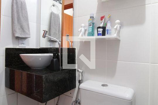 Banheiro Social de apartamento para alugar com 2 quartos, 55m² em Parque São Pedro, Belo Horizonte