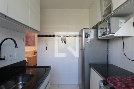 Cozinha e Área de Serviço de apartamento para alugar com 2 quartos, 55m² em Parque São Pedro, Belo Horizonte