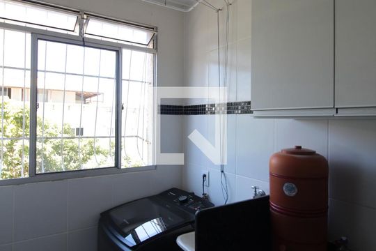 Cozinha e Área de Serviço de apartamento para alugar com 2 quartos, 55m² em Parque São Pedro, Belo Horizonte